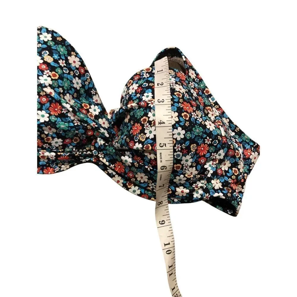 Land’s End floral Built-in Underwire bikini top has fully adjustable straps, hol
